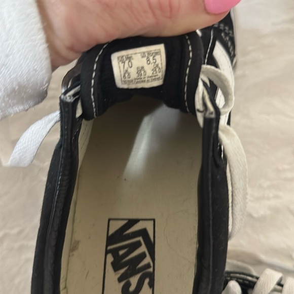 Vans - Picture 3 of 3
